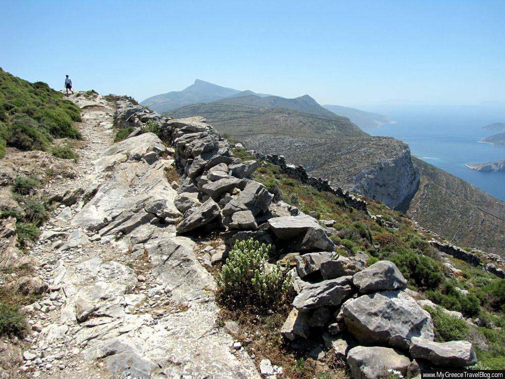 HIKING77