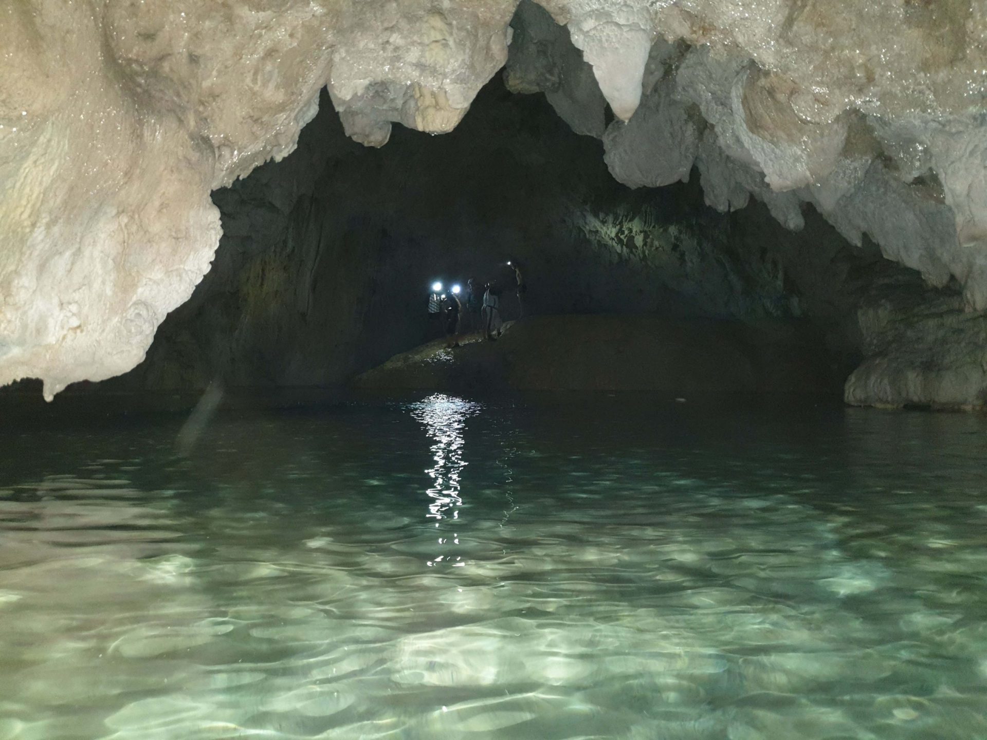 JEEPING AND CAVE33