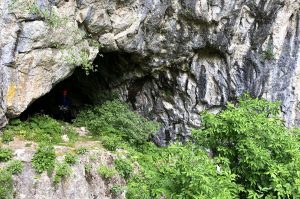 JEEPING AND CAVE66