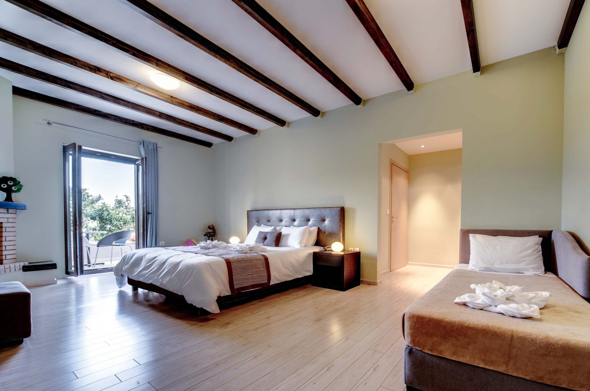 ROOM ROOM TRIPLE
