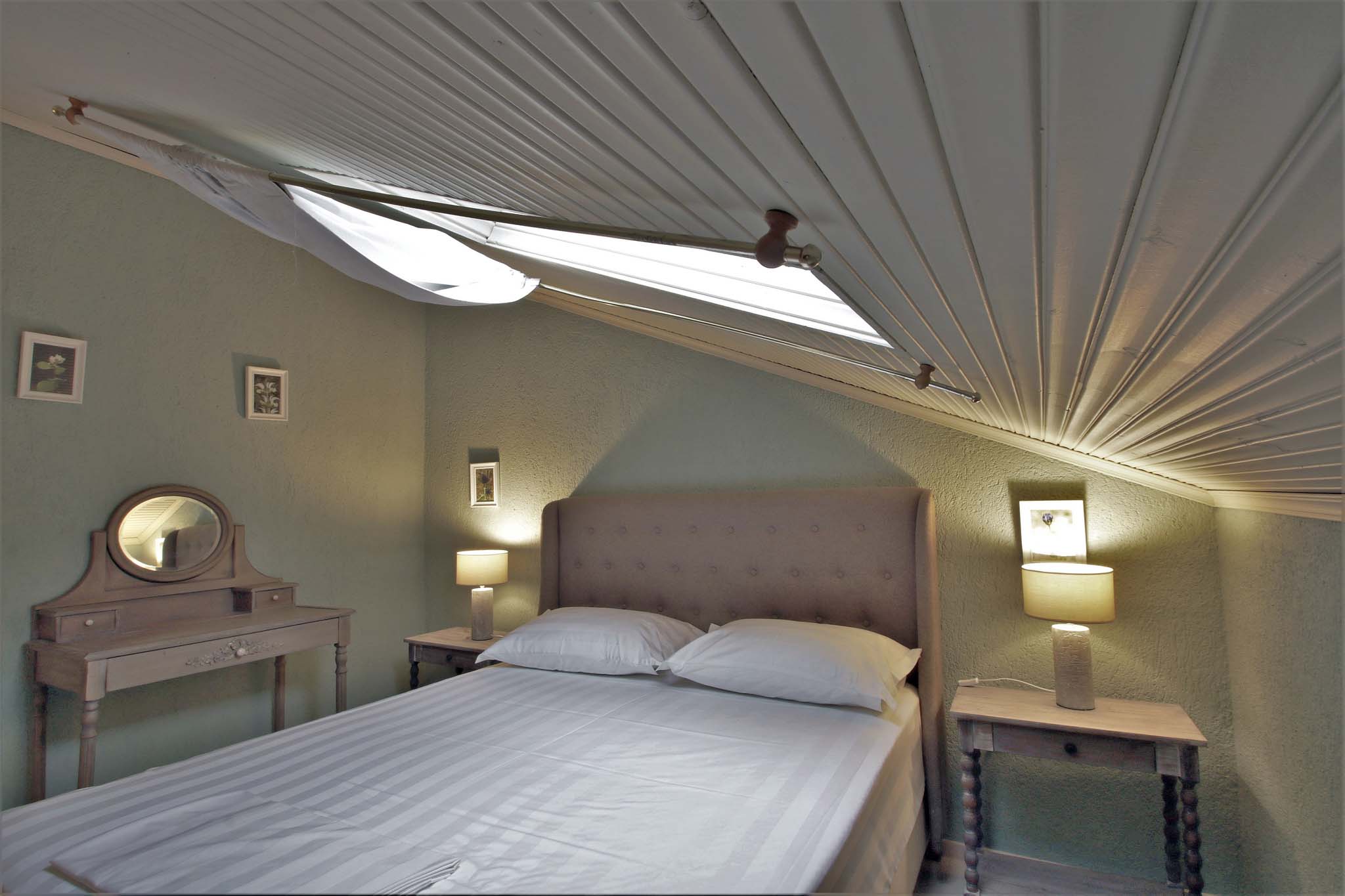 family-maisonette-attic-double-bed-skamnos