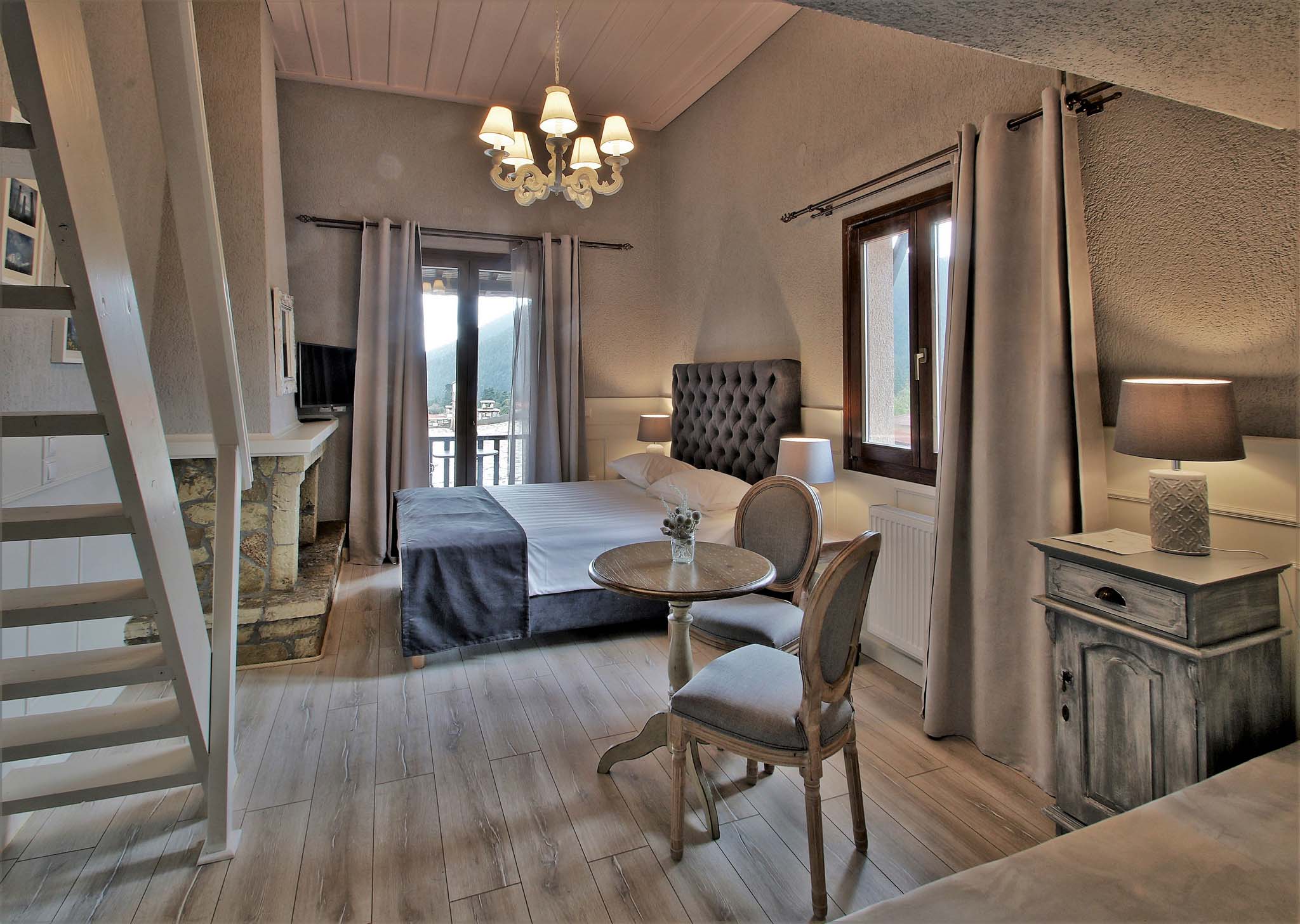 family-maisonette-blue-basement-skamnos