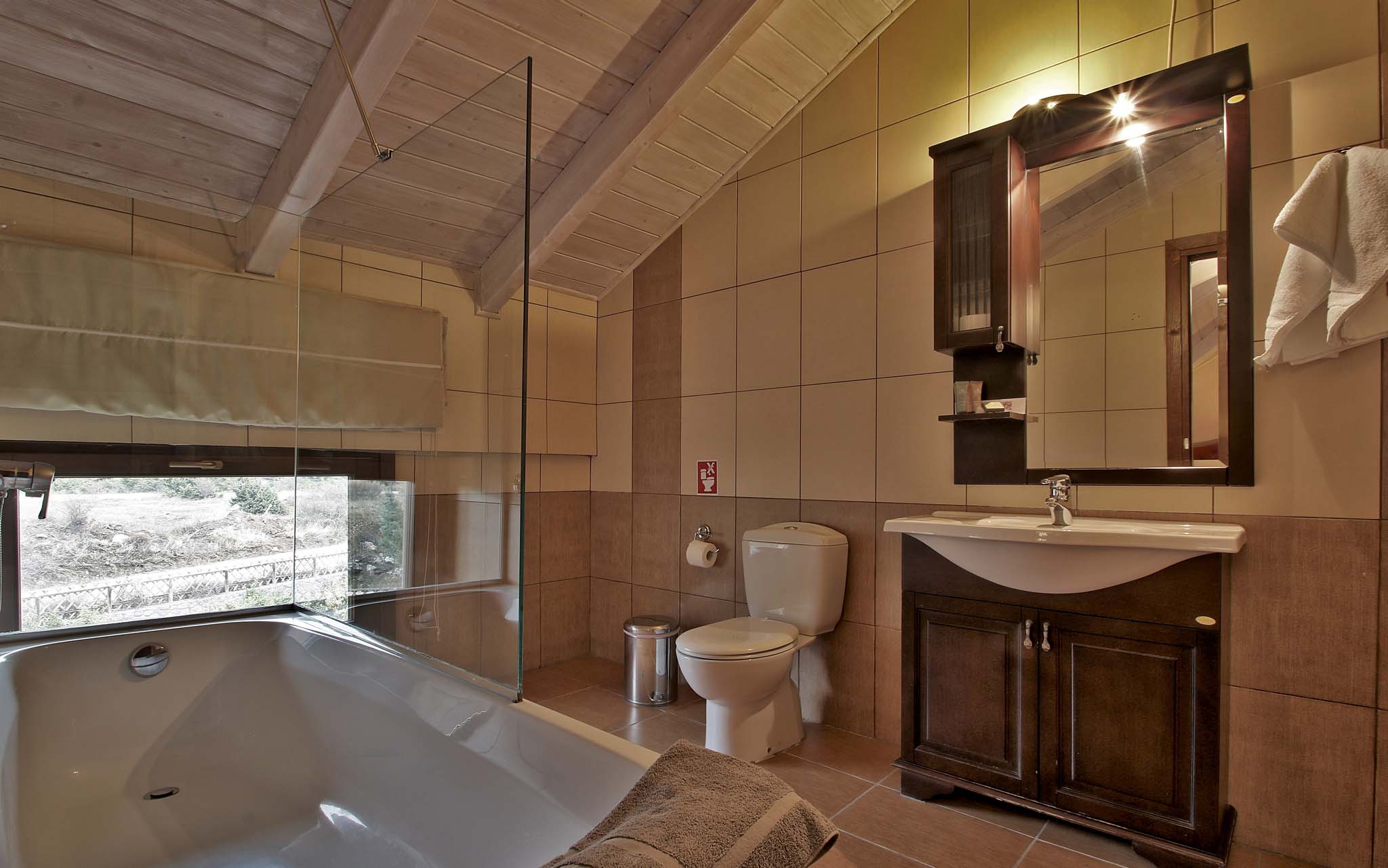 red-loft-bathroom-skamnos