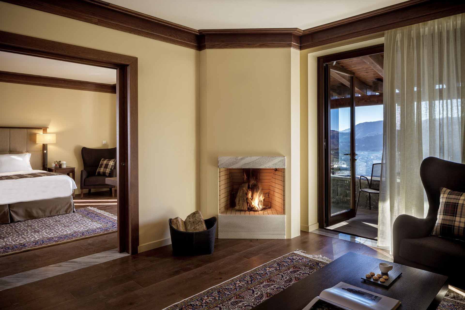 ROOMS4