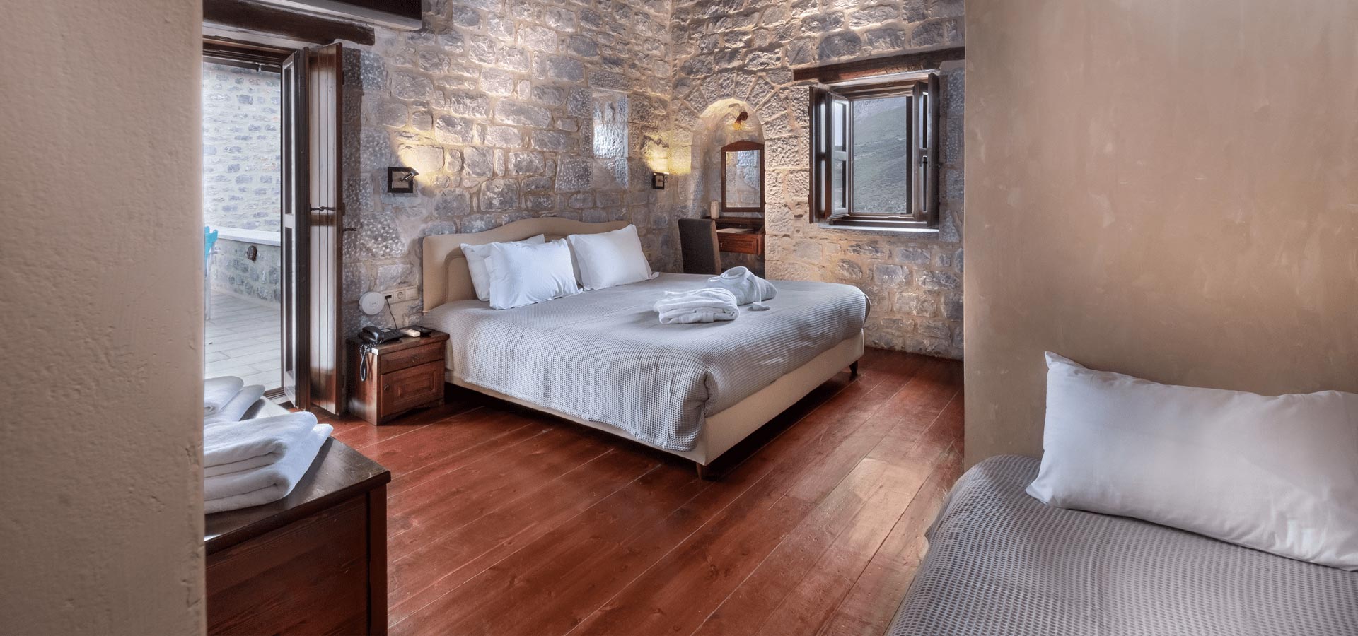 ROOMS44